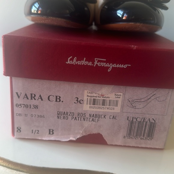 Salvatore Ferragamo Vara Suede Bow Accent Pumps - Picture 10 of 10